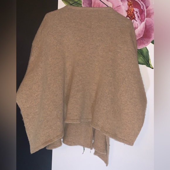 [SOLD❗️]PART TWO🤍 LUXURY CASHMEREoversized cardigan/poncho with trompet sleeves - Picture 6 of 10